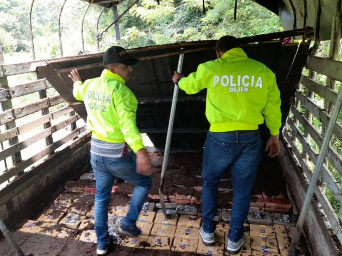 Incautan cargamento de marihuana que había sido camuflado en un camión