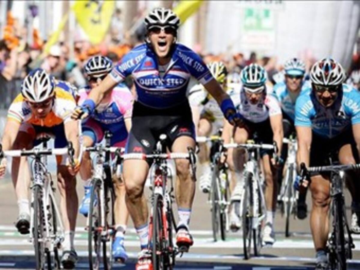 Ciclistas colombianos pierden tiempo en tercera etapa del Giro de Italia que ahora lidera Alexandre Vinokurov
