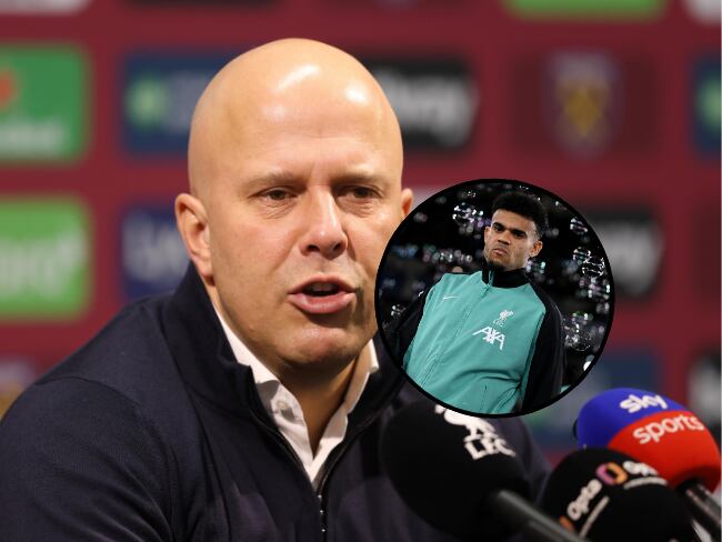 Arne Slot  y Luis Díaz en Liverpool / Getty Images