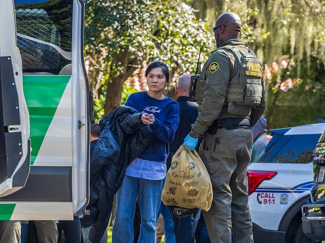 Detención de migrantes ilegales en Florida.
(Foto: Pedro Portal/Miami Herald/Tribune News Service via Getty Images)