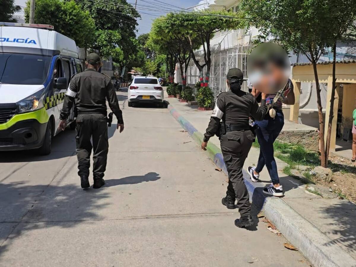 Ubican a madre de menor de edad que sostenía una bebida embriagante