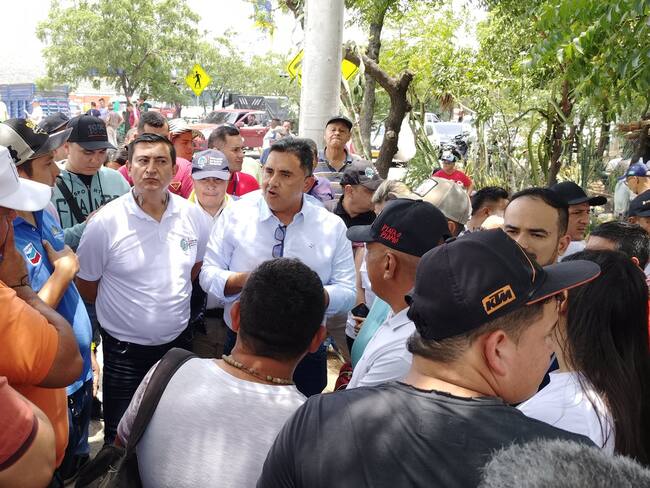 Secretario de seguridad ciudadana del departamento de Norte de Santander George Quintero y alcaldes lideran mediación con camioneros / Foto Caracol Radio