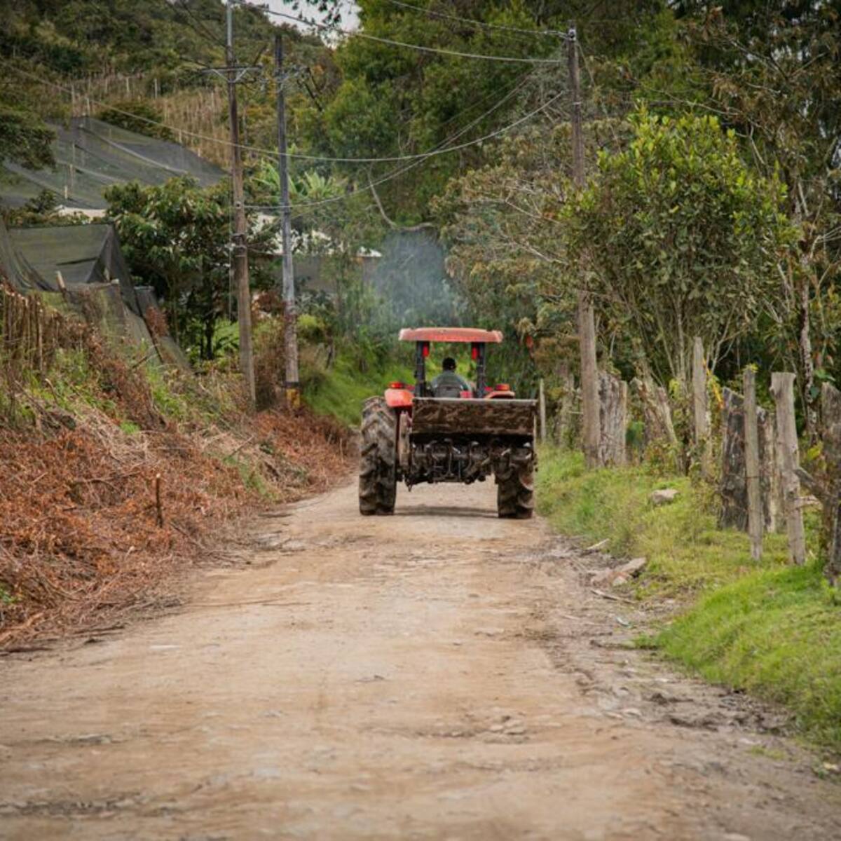 Gobernación de Antioquia invertirá en vías de El Santuario, El Carmen y Santa Elena