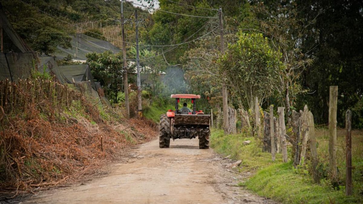 Gobernación de Antioquia invertirá en vías de El Santuario, El Carmen y Santa Elena