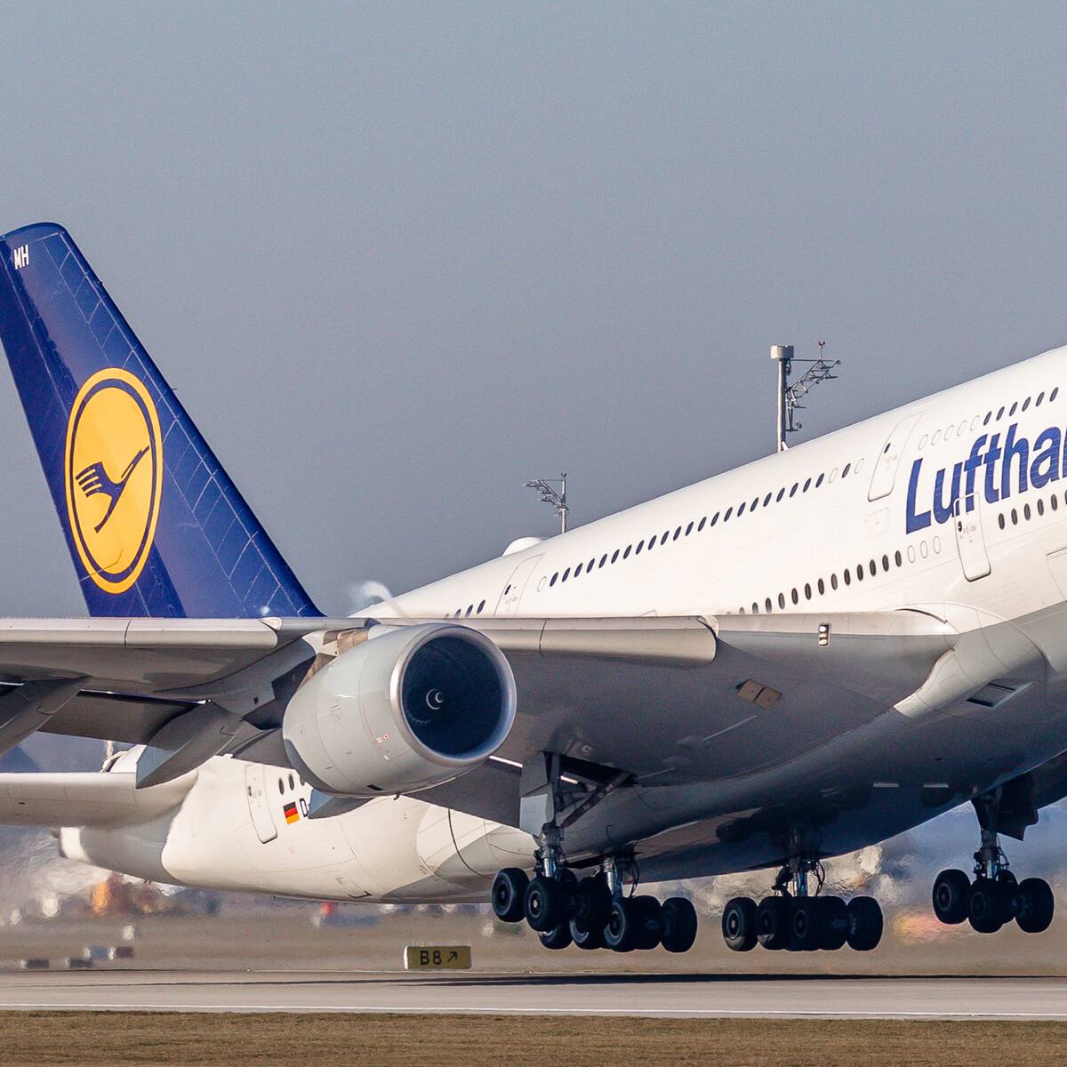 Aerolínea Lufthansa cancela 20.000 vuelos hasta octubre para ahorrar combustible ante la escasez