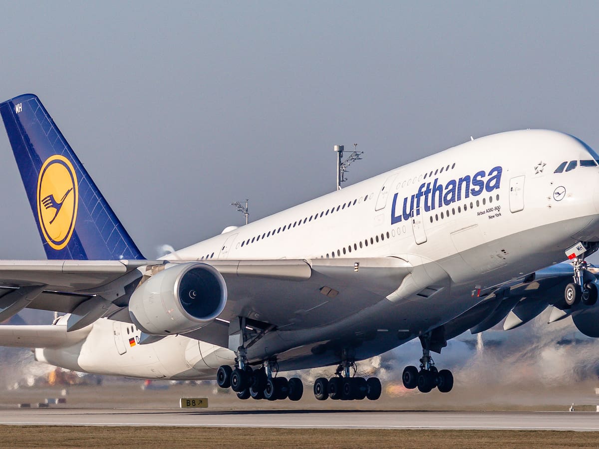 Aerolínea Lufthansa cancela 20.000 vuelos hasta octubre para ahorrar combustible ante la escasez