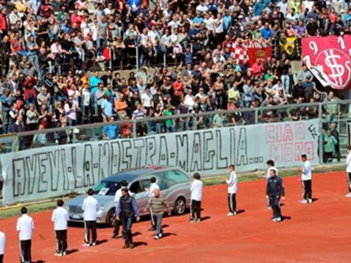 Aficionados de Livorno rindieron homenaje a Piermario Morosini