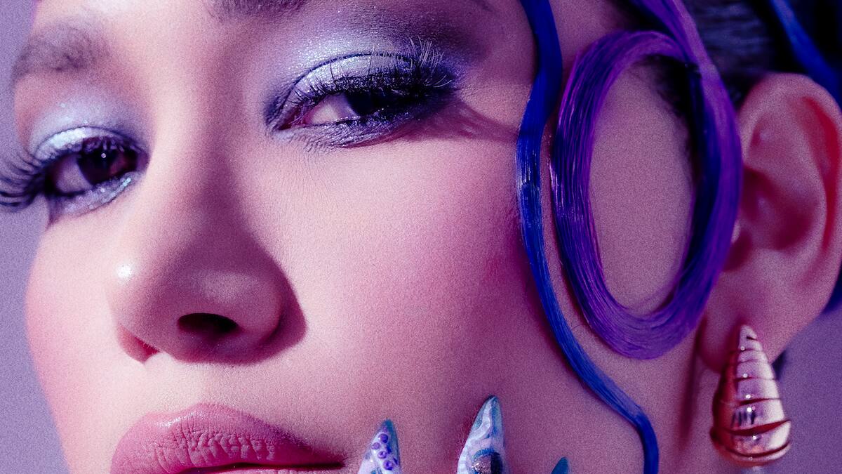 FARIANA se sumerge profundamente con su nuevo álbum “UNDERWATER”