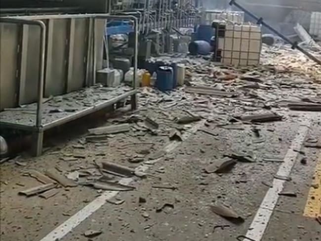 Explosión en fábrica genera daños en viviendas en el sur de Barranquilla