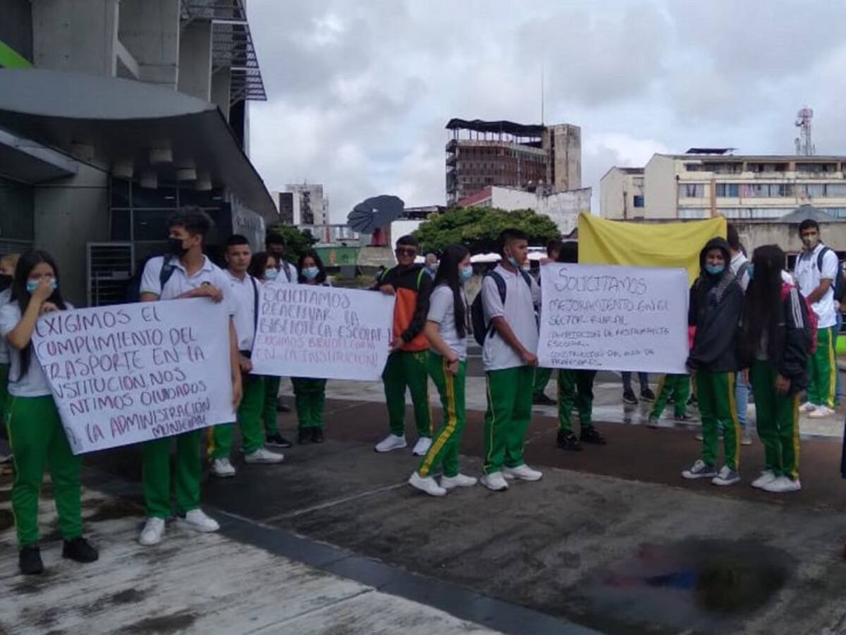 150 estudiantes del colegio El Caimo de Armenia sin transporte escolar