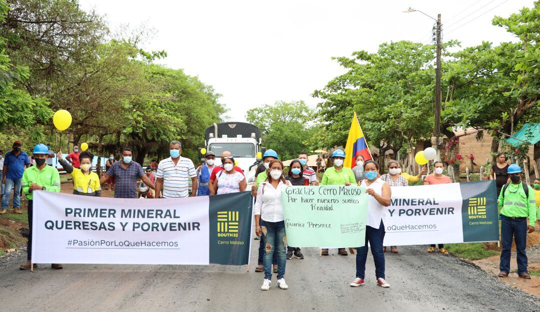 Para las comunidades vecinas al proyecto Queresas y Porvenir, en Planeta Rica, el paso del primer camión es un indicio de progreso.  
 
