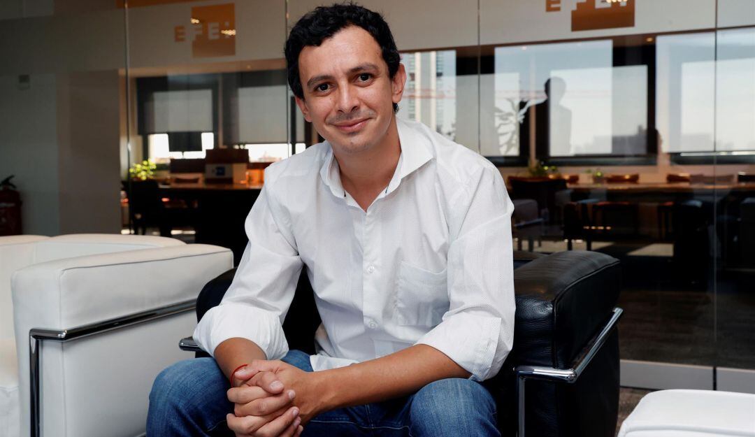 El fotógrafo colombiano Carlos Alberto Emilio Velásquez, autor de la imagen ganadora este año del Premio Internacional de Periodismo Rey de España