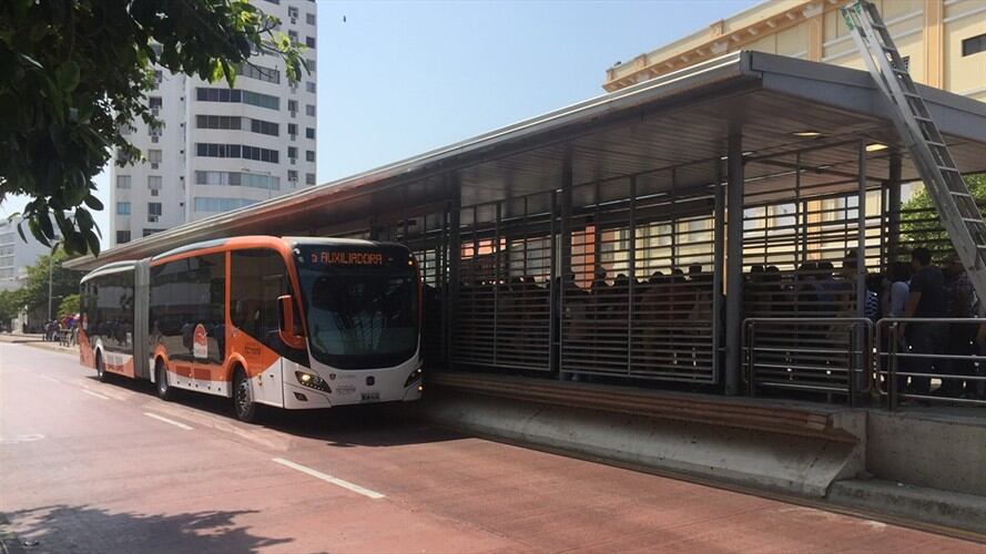 Presidente Santos firmó decreto para la vinculación de 180 buses a Transcaribe. Foto: Leidys Rivero (W Radio)