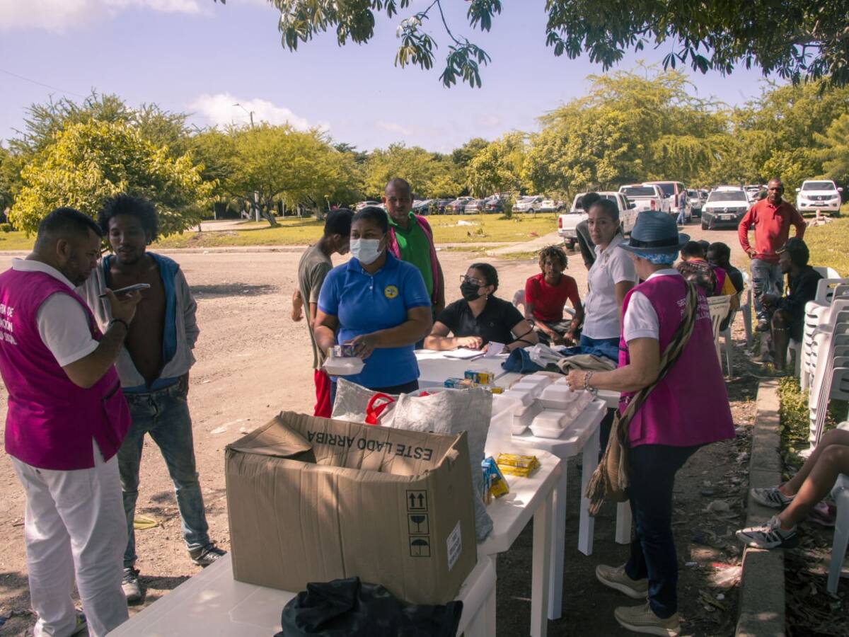 Habitantes de calle en Cartagena recibieron alimentos preparados