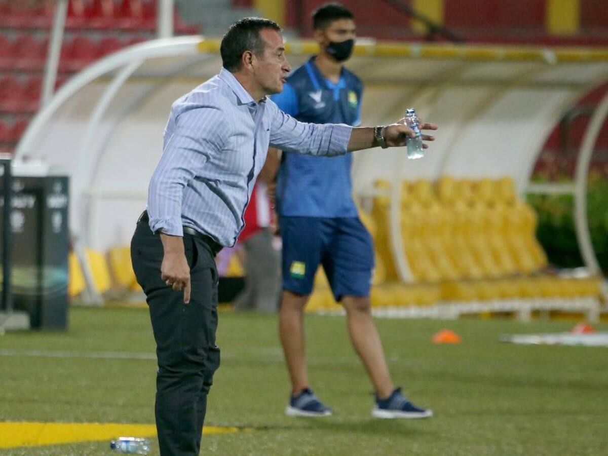 Guillermo Sanguinetti no es más el director técnico del Bucaramanga
