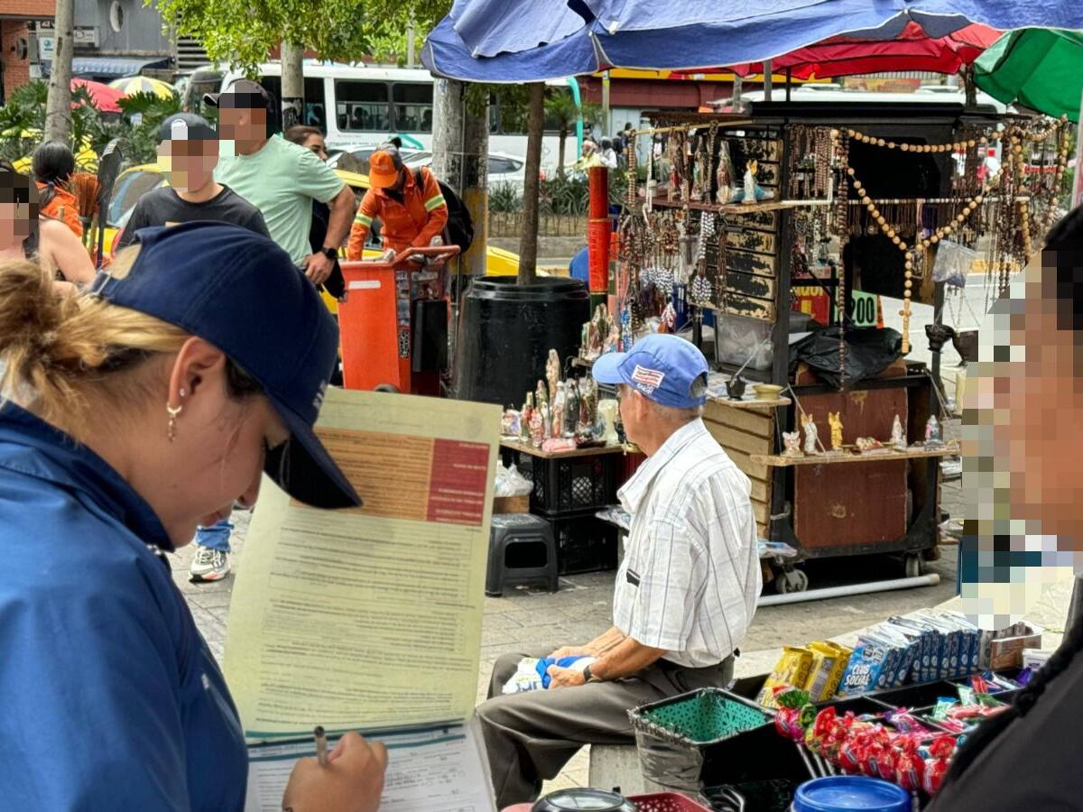 Apropiación indebida de espacio público ha requerido 500 intervenciones en Medellín