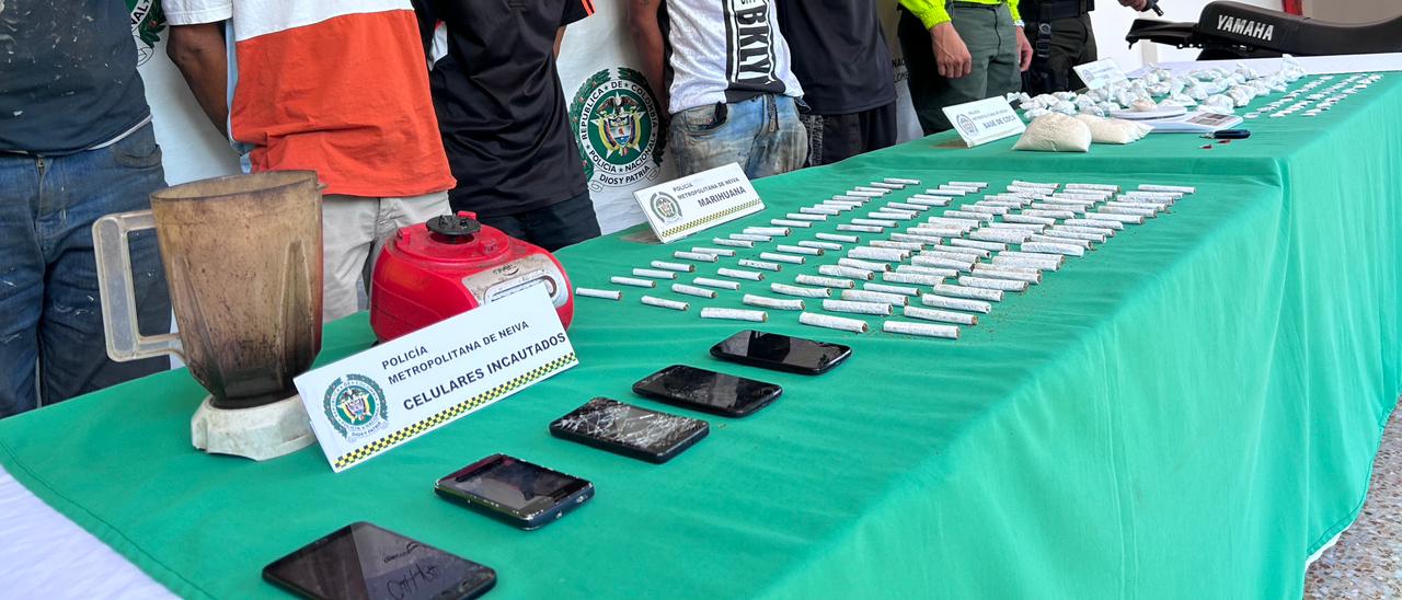 recuperan motocicleta e incautan estupefacientes.