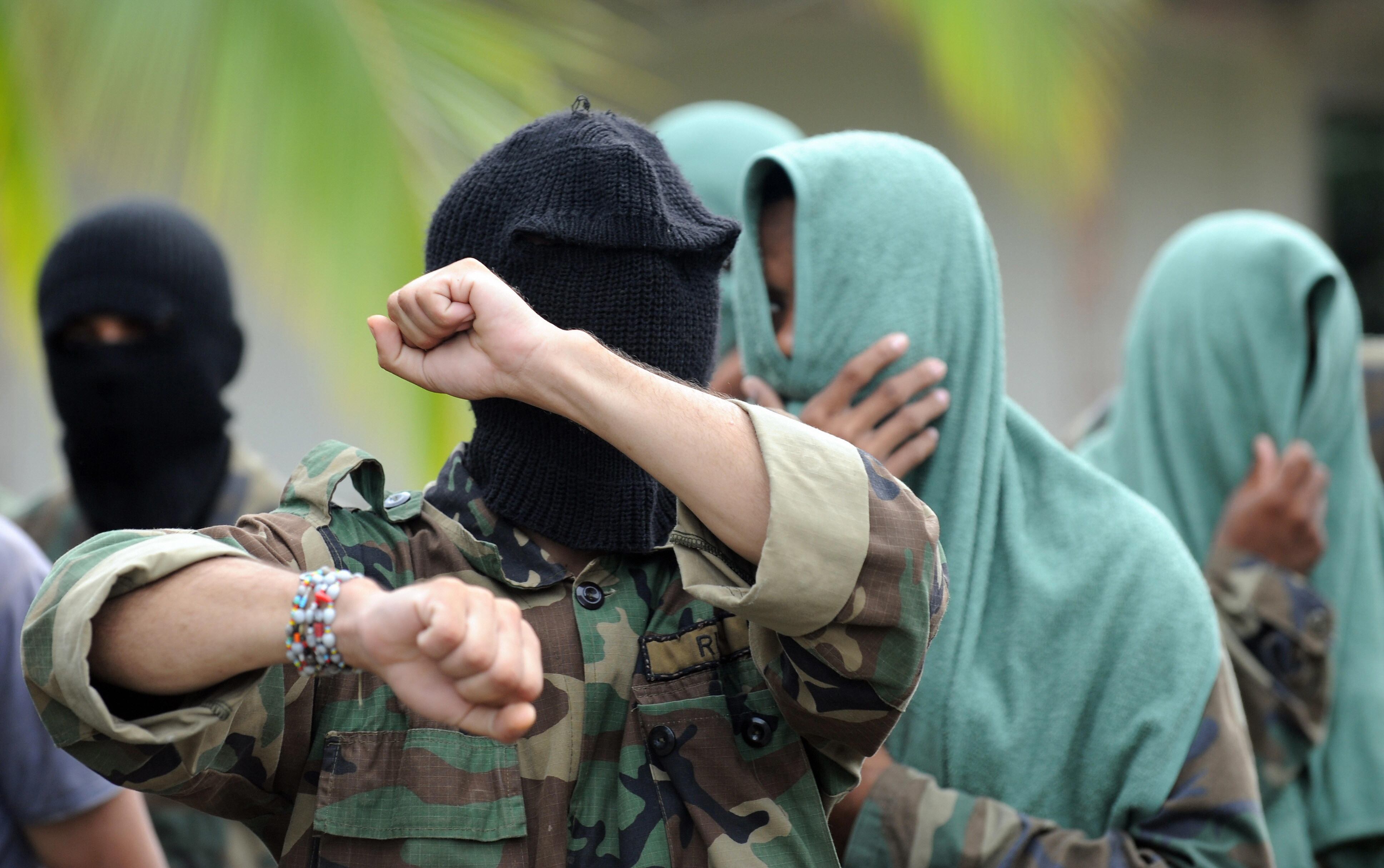 Miembros de grupos armados ilegales en Colombia. 

(Foto: RAUL ARBOLEDA/AFP via Getty Images)