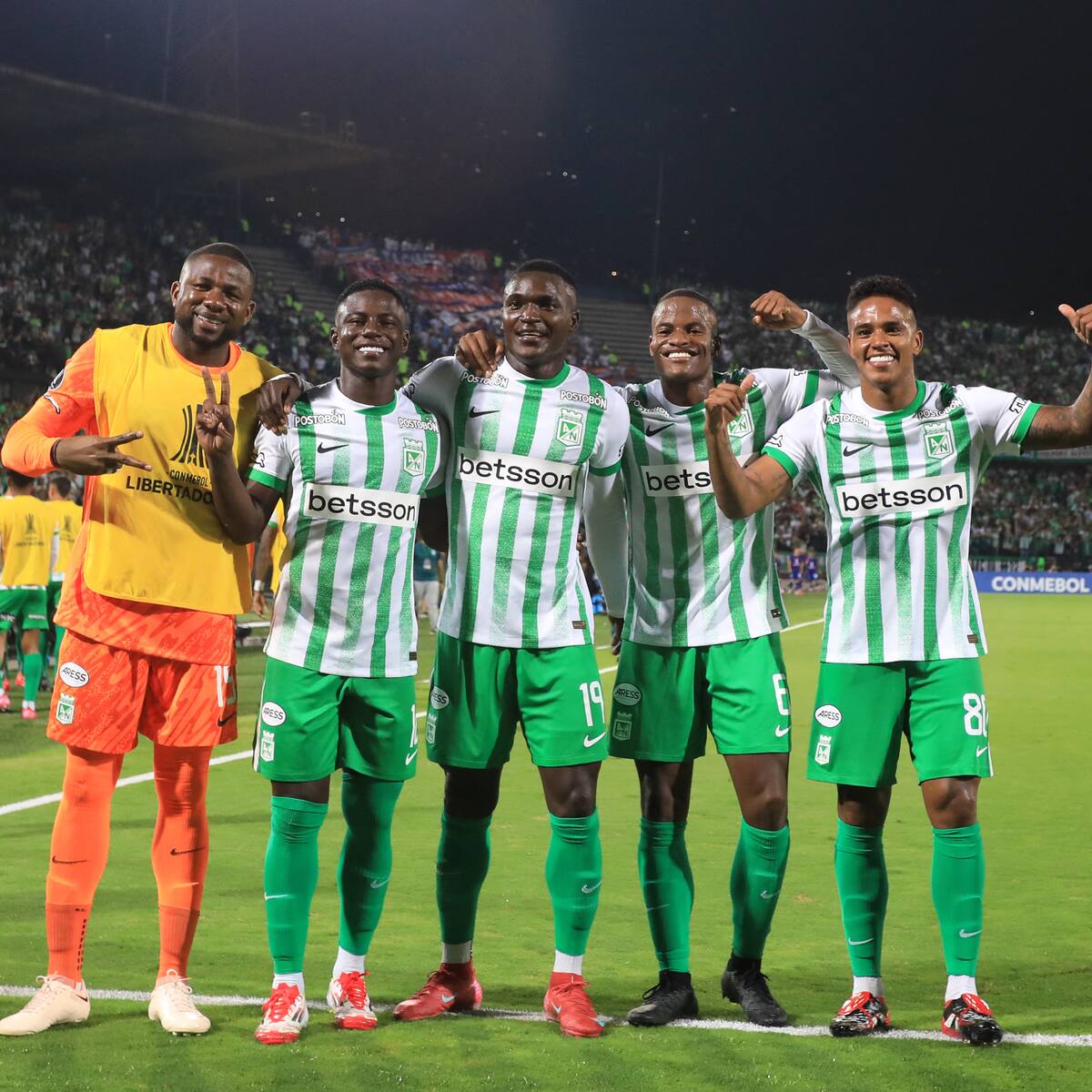 Atlético Nacional se florea y golea al Nacional uruguayo en el inicio de la Copa Libertadores