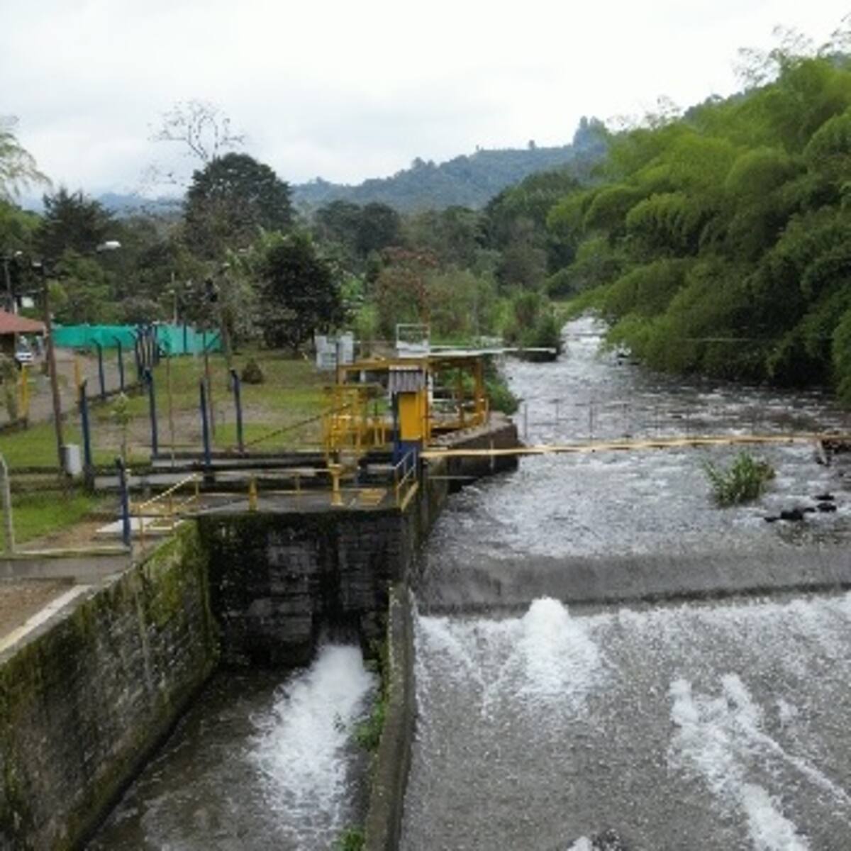 ¿Qué medidas buscan en Armenia para mitigar impacto por lluvias en suministro de agua?