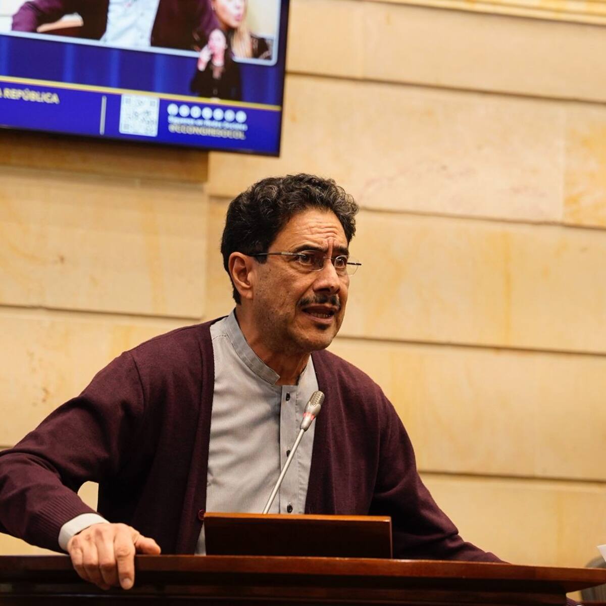 Iván Cepeda denuncia persecución tras polémica por computadores de ‘Raúl Reyes’: irá a la CIDH