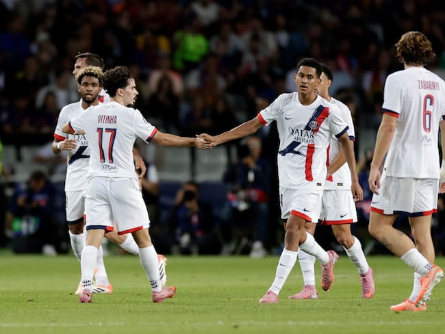 Los jugadores del PSG festejan uno de sus goles ante el Barcelona. (Photo by David Ramirez/Soccrates/Getty Images)