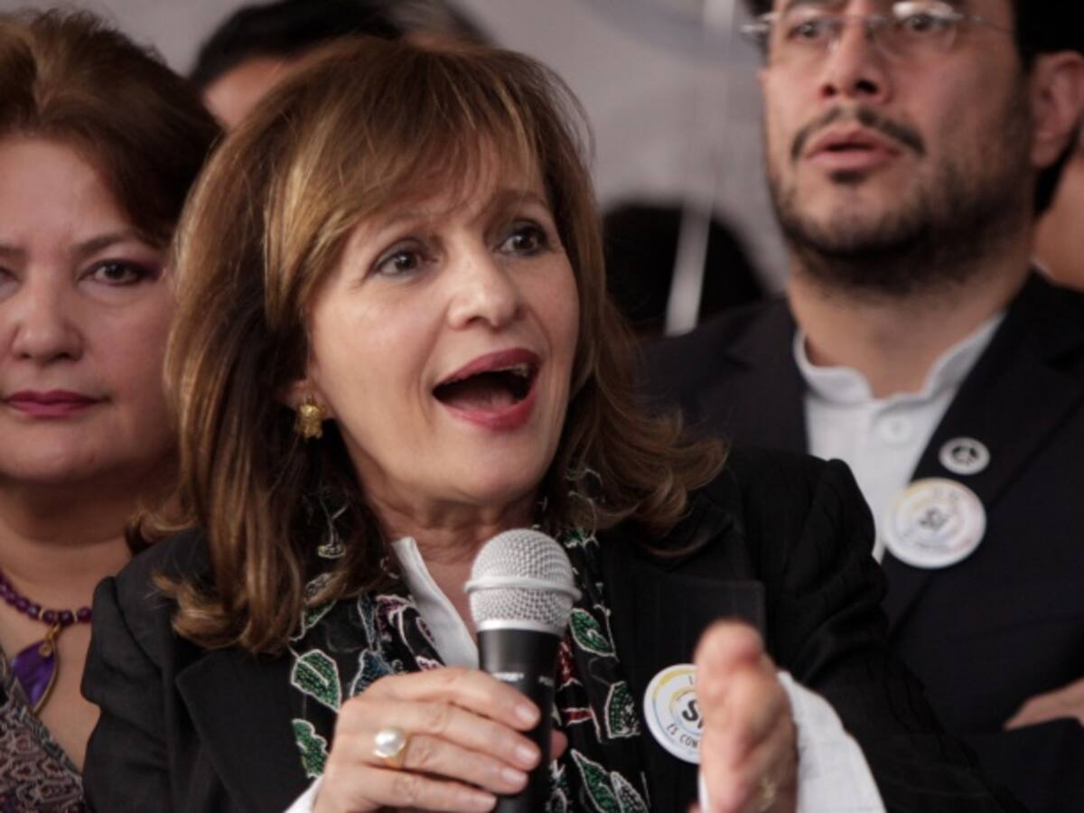 Esto no era de Santos ni de Uribe, era de los colombianos: Ángela Robledo