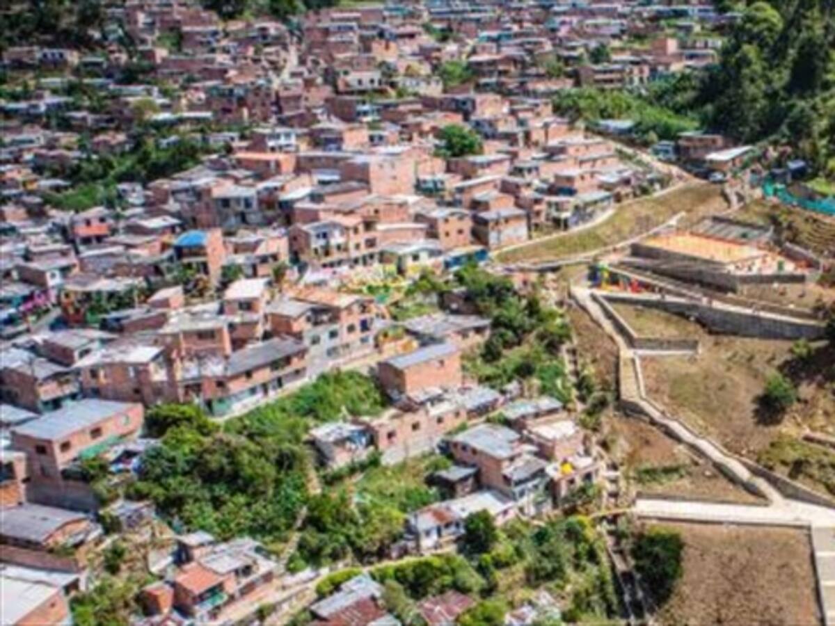Maduro acusa a Uribe de sembrar paramilitarismo en Venezuela