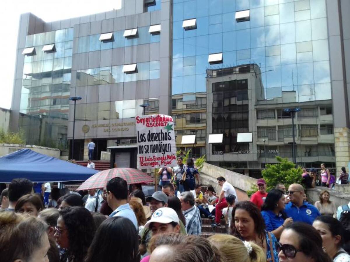 1000 Maestros participaron en Armenia de la jornada nacional de paro