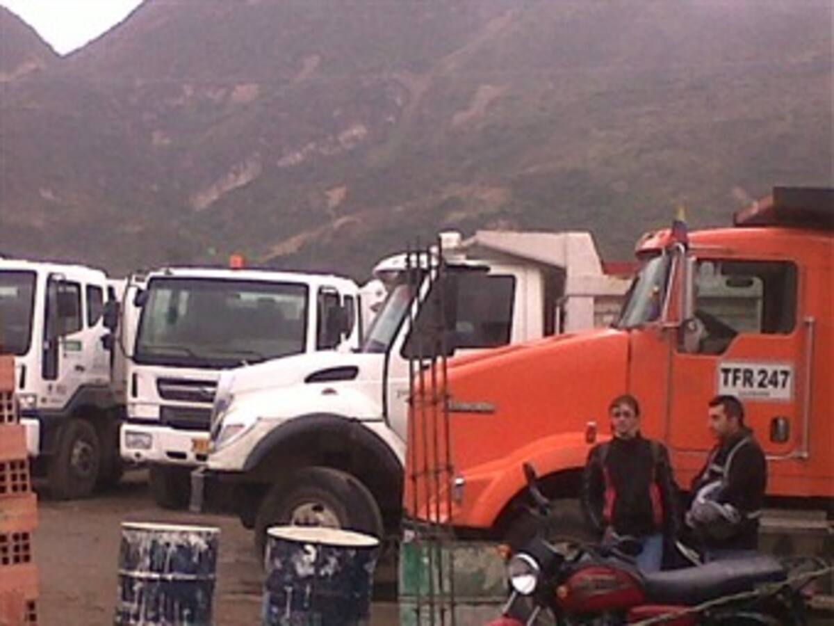 Paro de volqueteros impide la recolección de basuras en sectores del sur de Bogotá