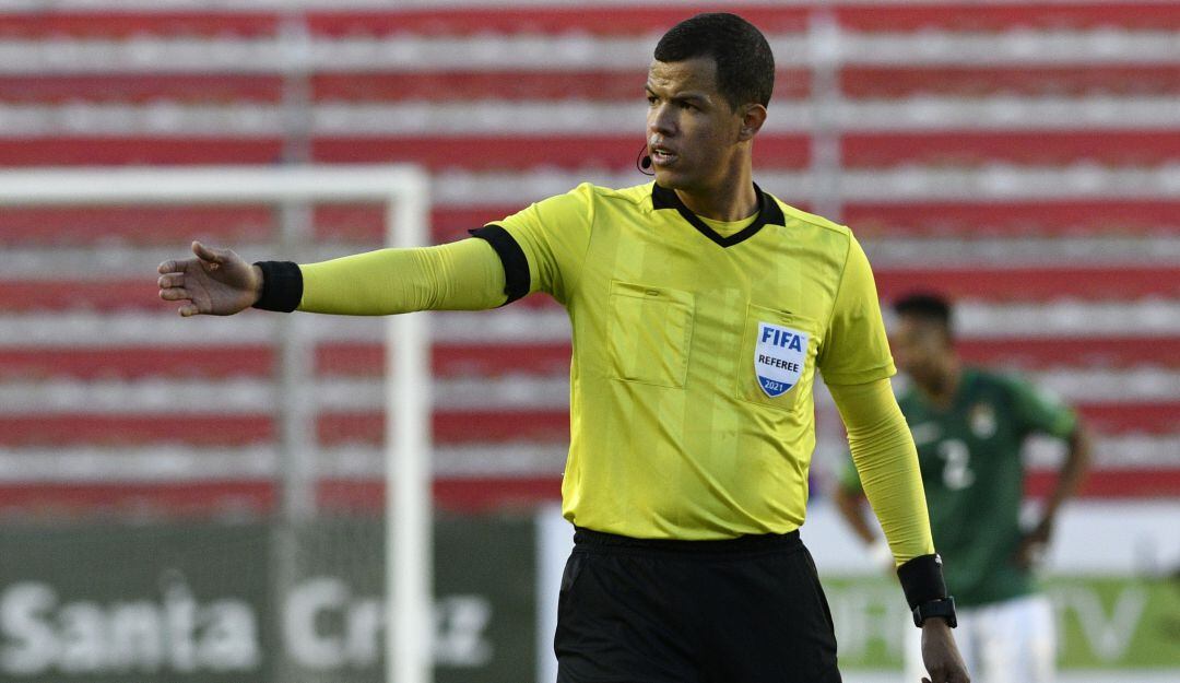 Alexander Ospina, árbitro central designado para la Superliga.