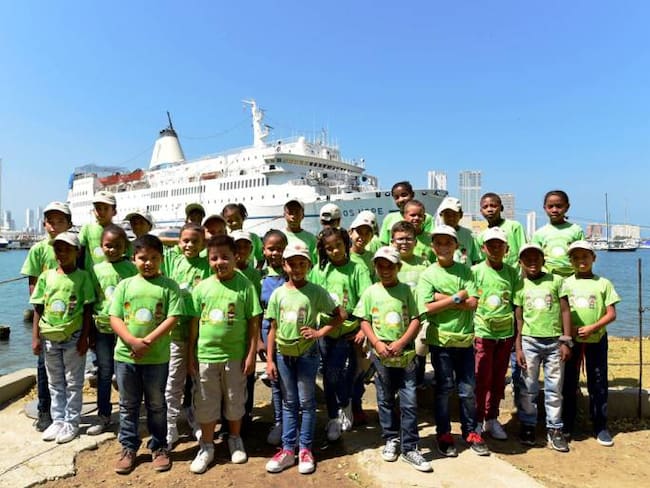 Niños de la Fundación Puerto de Cartagena visitaron el Barco Biblioteca