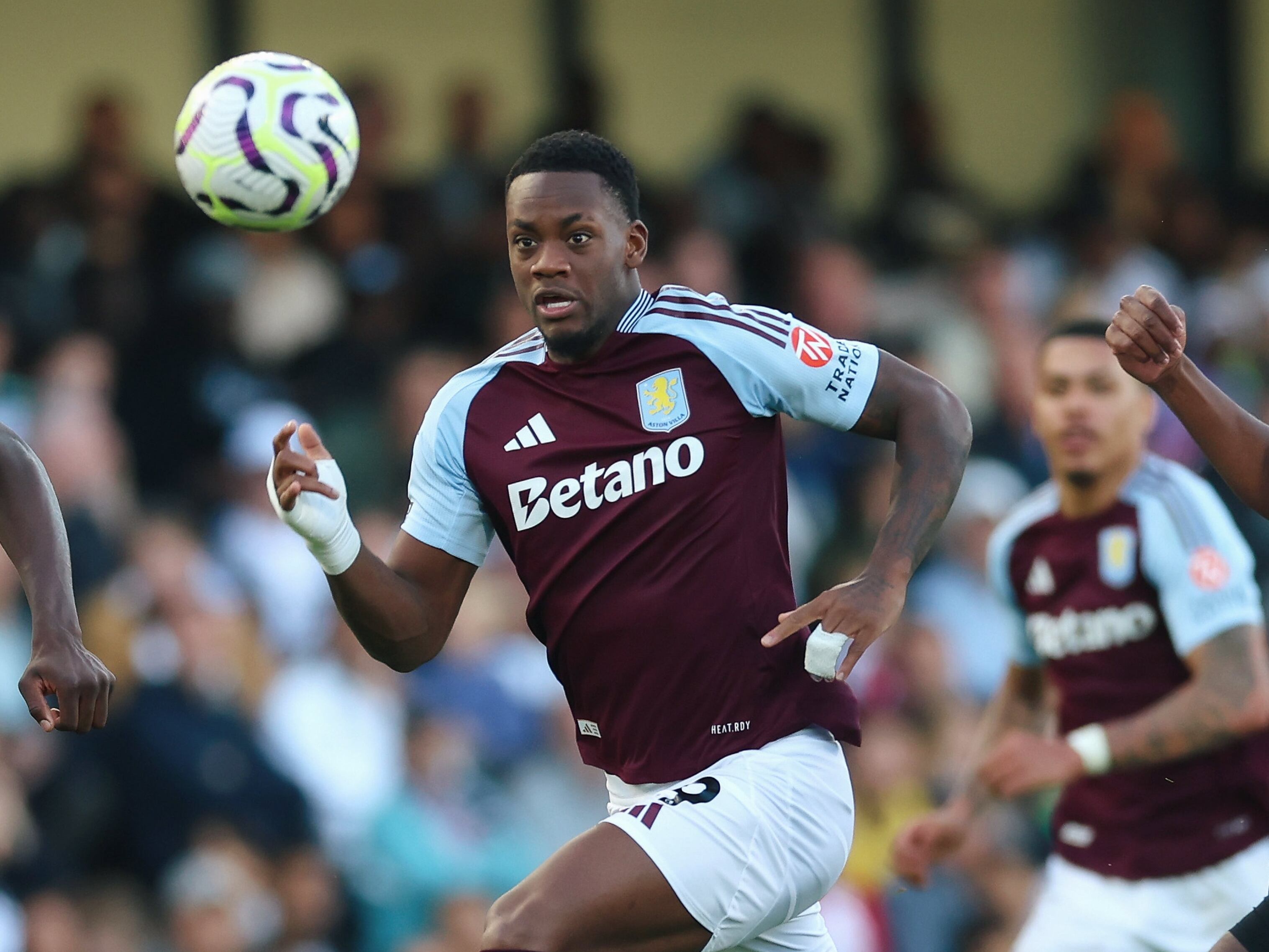 Jhon Durán, en su partido contra Fulham/  Aston Villa