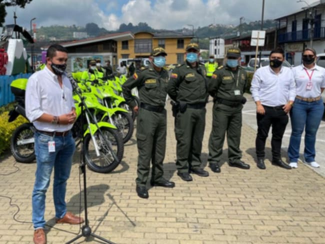 entrega de motos a la Policía