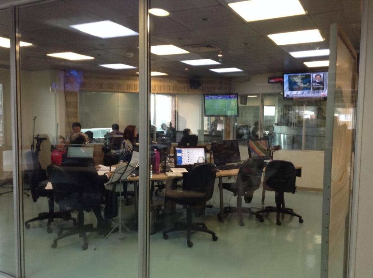 En un ambiente de nostalgia el equipo de Caracol se une para decir una vez más #GraciasPelaez.