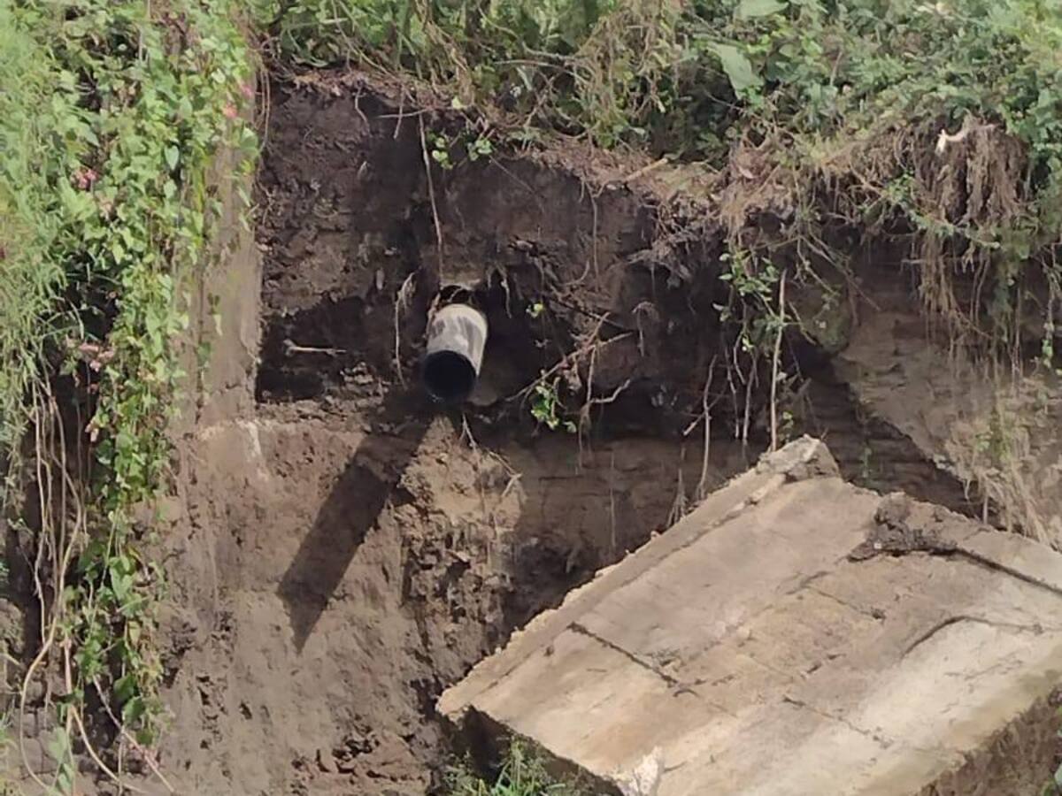 Veolia busca restablecer el agua en Mirador de los Alpes tras colapso de tubería principal