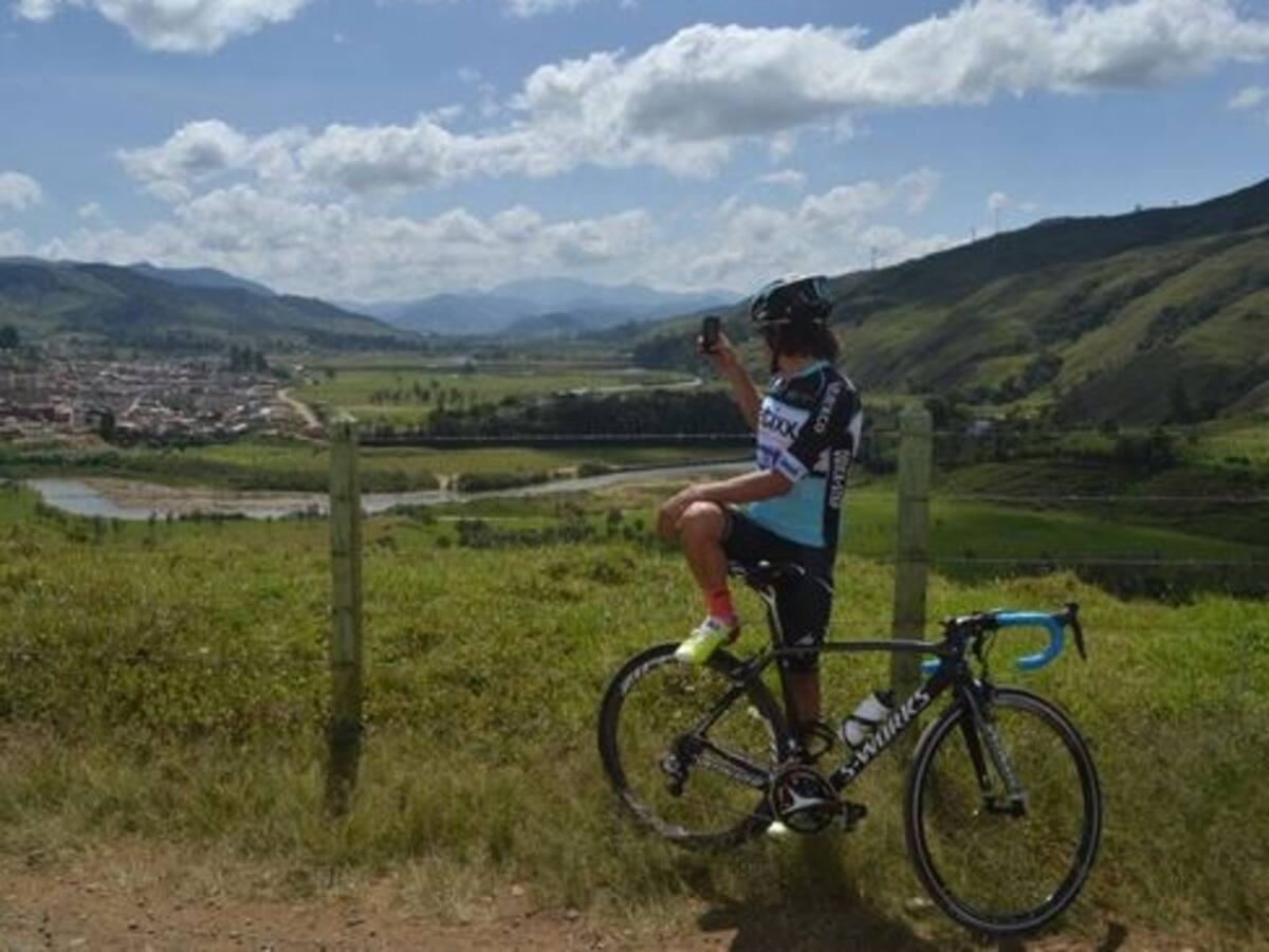 Rigoberto Urán mantiene el ritmo en vacaciones en su tierra natal