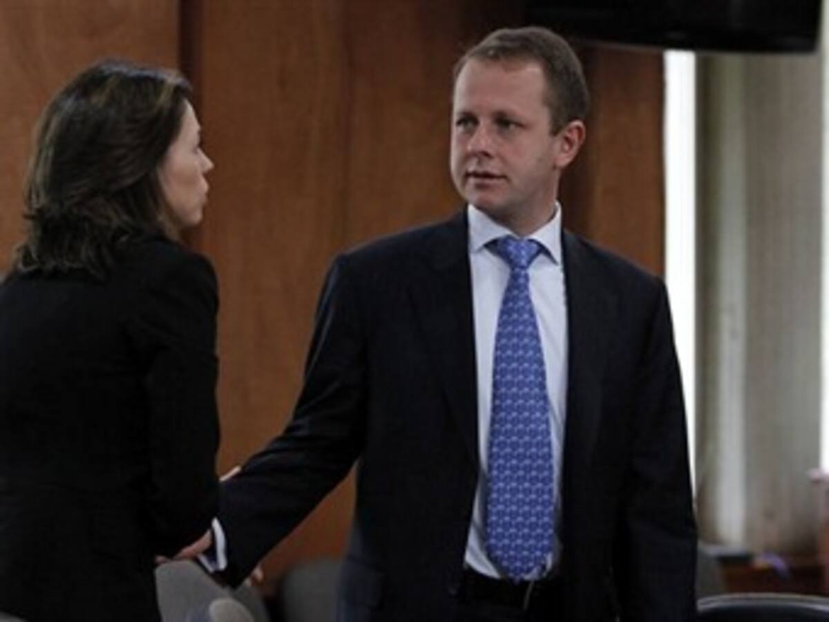 Santos pide a Arias que regrese al país y dé la cara a la justicia