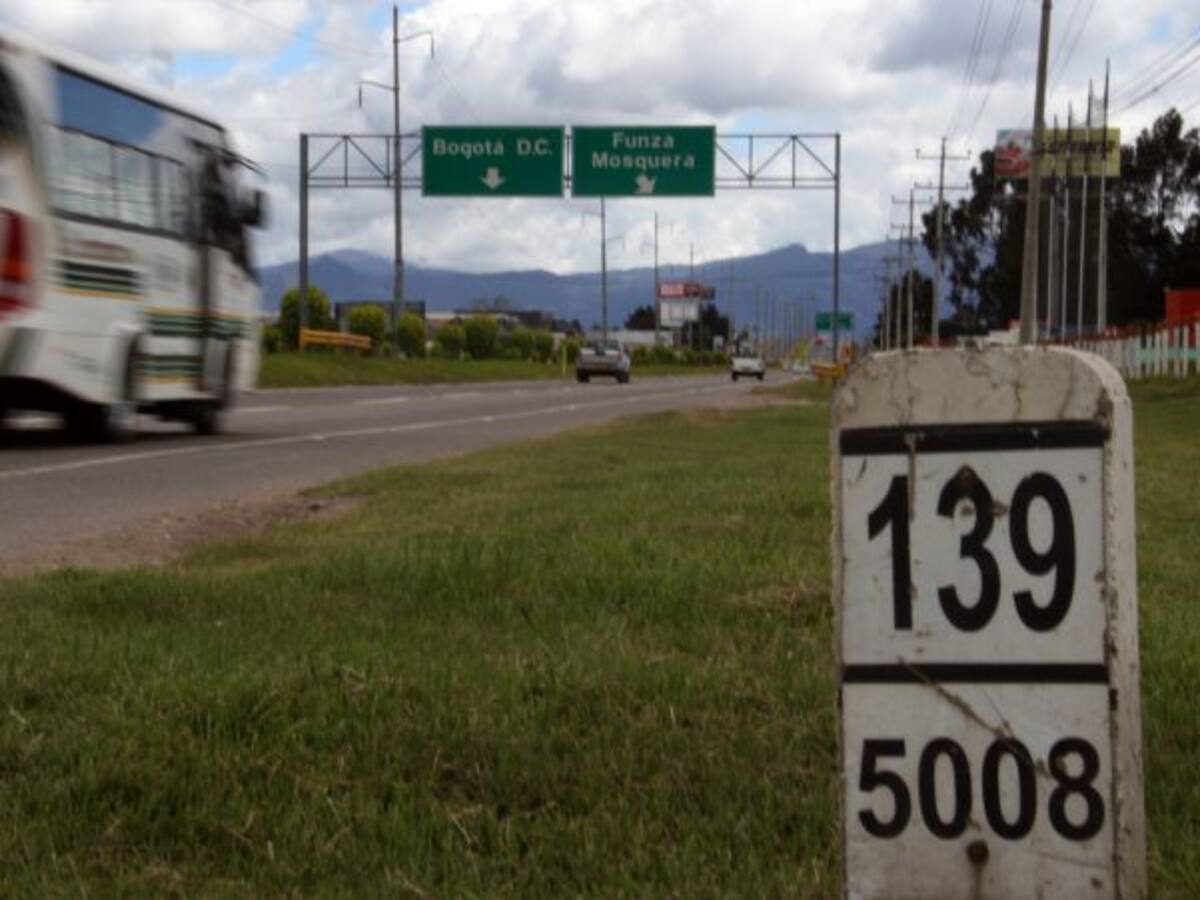 Las lluvias afectan 25 vías del país en este puente festivo: Gr. Castrillón