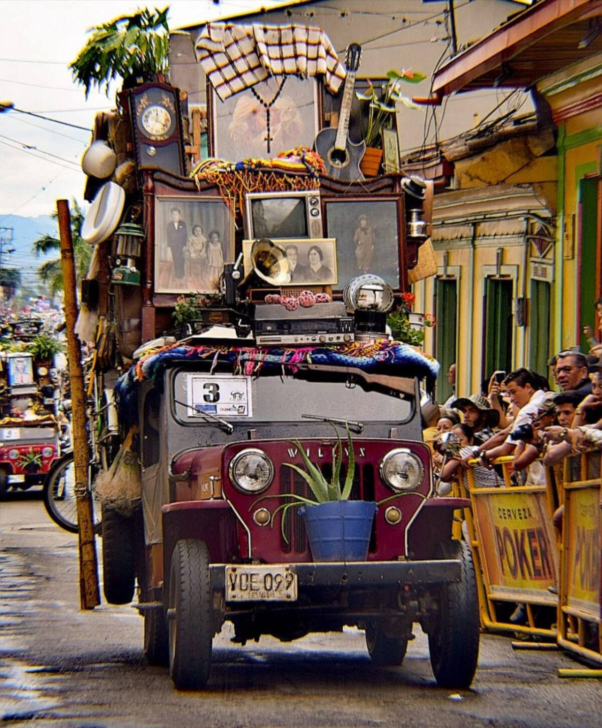 Los trasteos en las fincas de la región cafetera se hacen en Jeep Willys y es una de las categorías más bonitas en el desfile del Yipao.