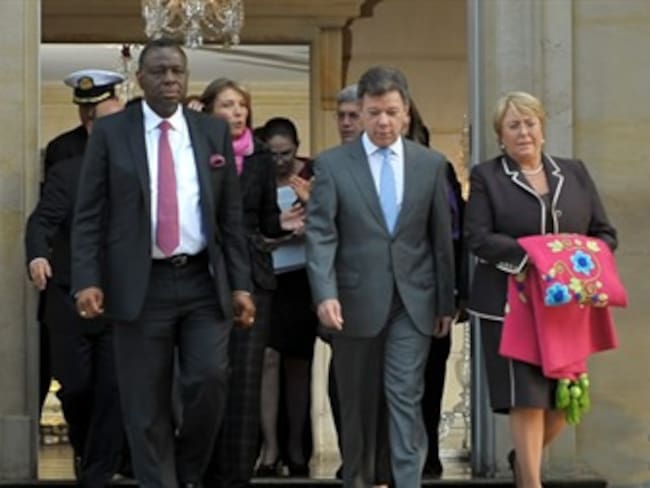 Michelle Bachelet respalda negociaciones del Gobierno Santos con las Farc