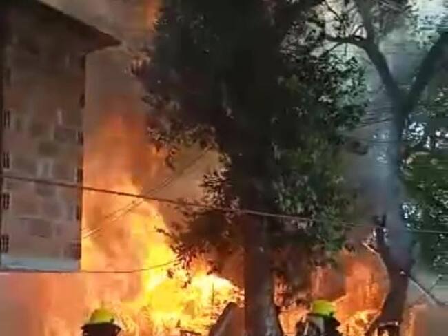 Incendio consumió parte de dos casas en Girón