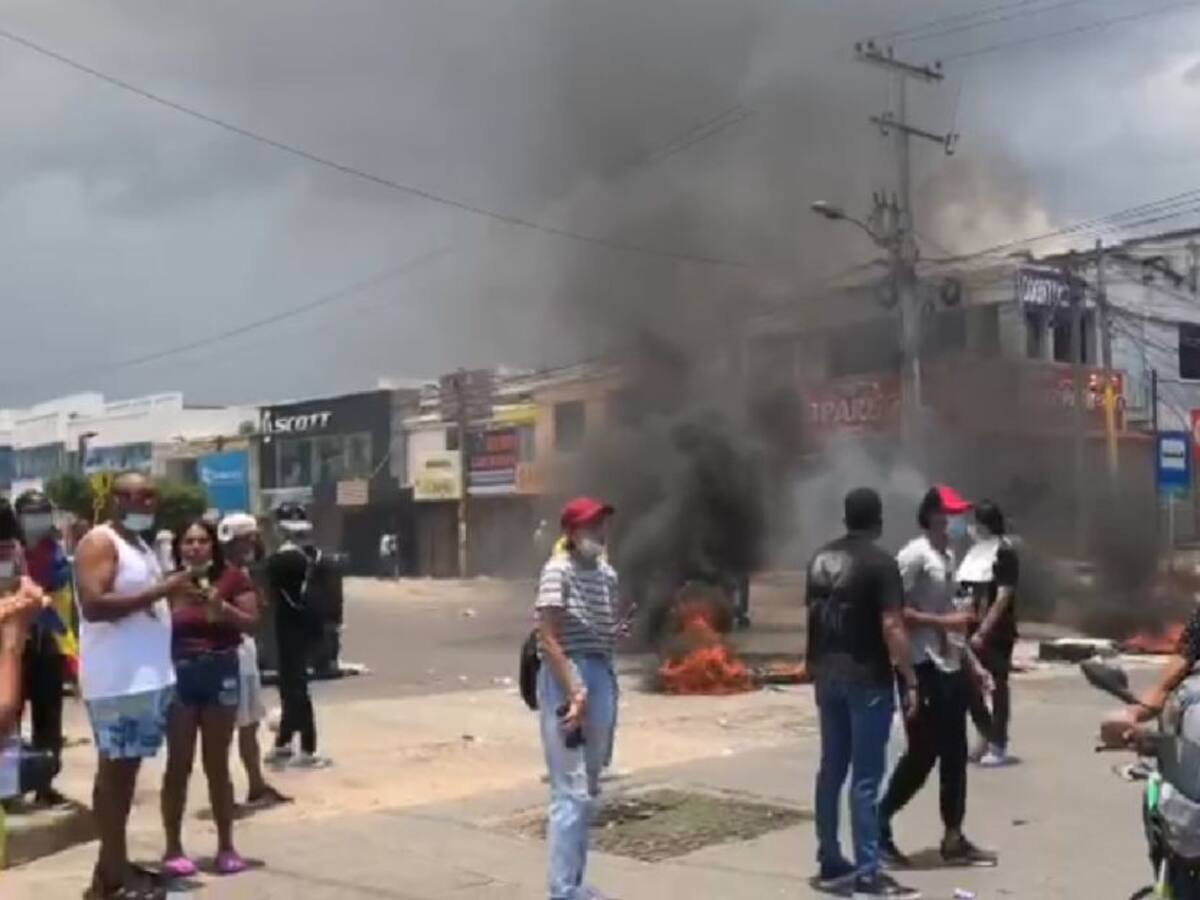 En Cartagena con quema de llantas terminaron actos del 1 de mayo