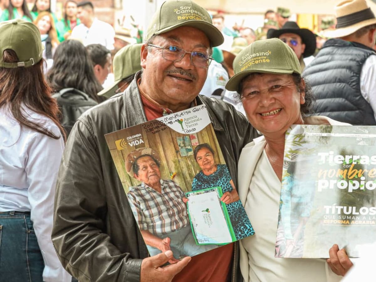 Más de 200 familias campesinas reciben títulos de propiedad