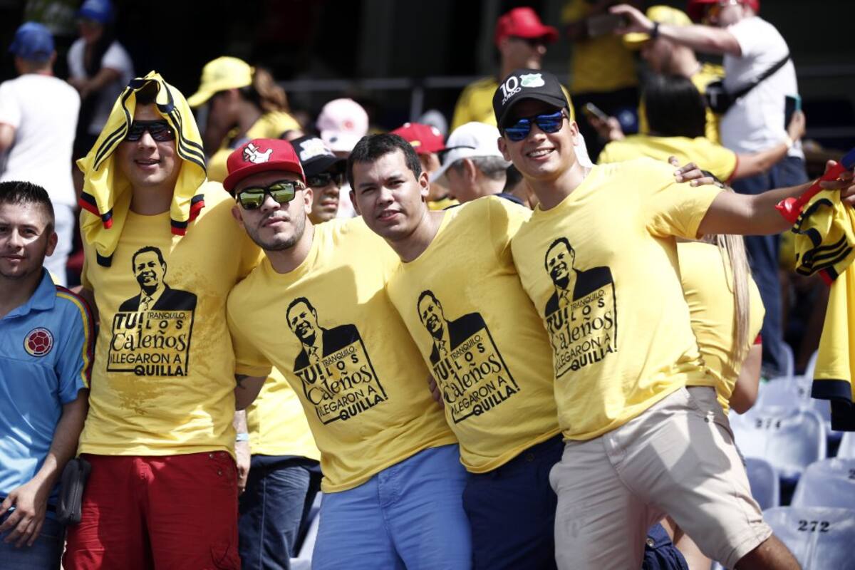 Grupos de hinchas provenientes de diferentes lugares del país llegaron hasta Barranquilla para apoyar a la selección en su búsqueda por la clasificación a Rusia 2018.
