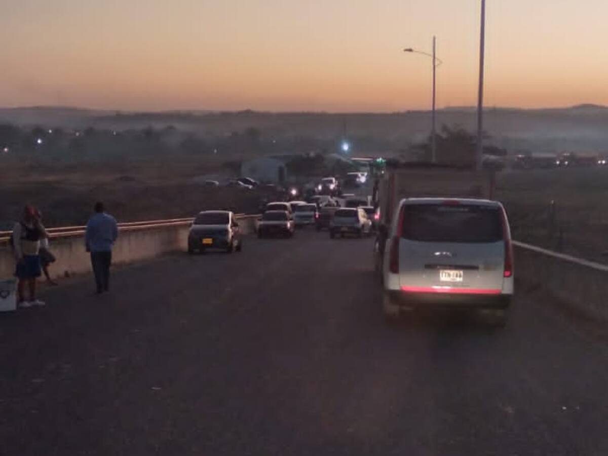 Habitantes de Santa Ana bloquearon el puente de Barú por abandono del Distrito