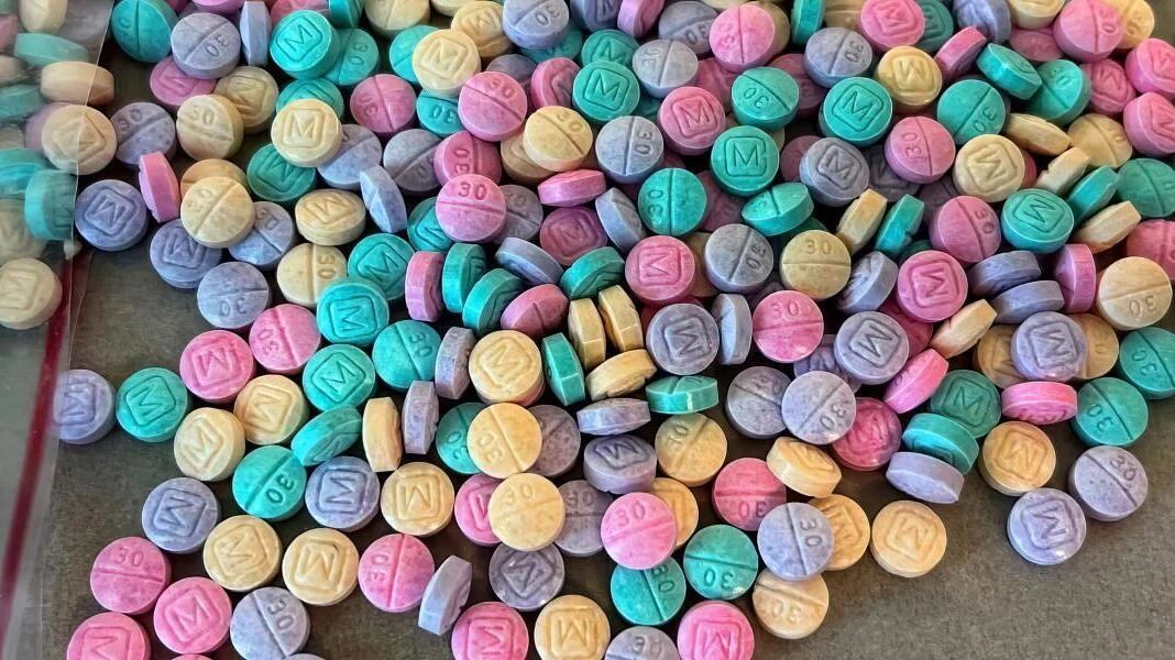 ¿Fentanilo arcoiris en los dulces de Halloween? la alerta que circula a los padres en EE.UU. Foto: Drug Enforcement Administration