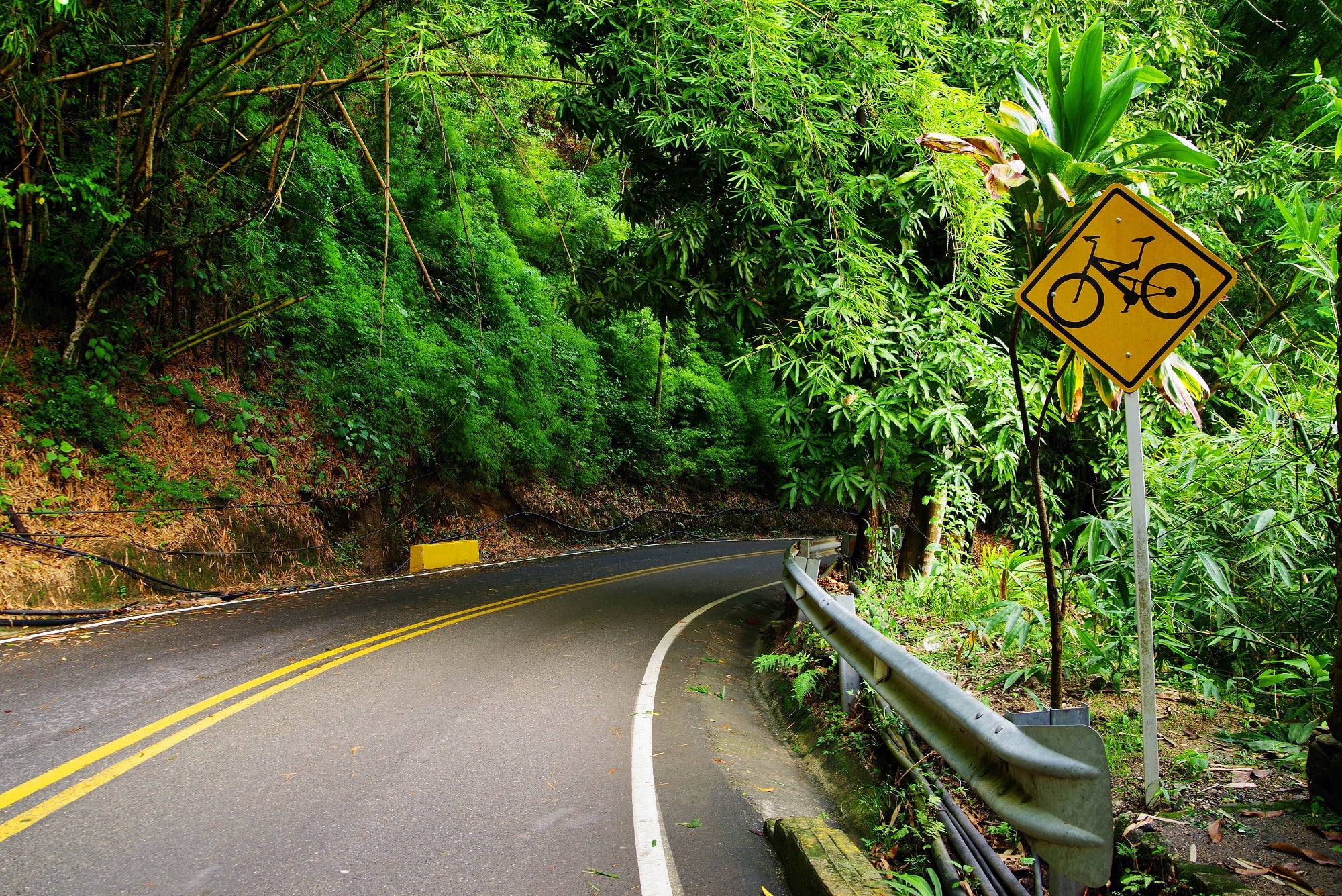 Imagen de referencia de carretera de Colombia
