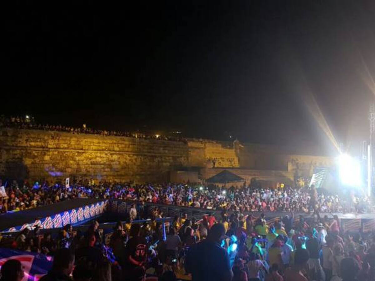 Se realizó imponente desfile en traje de baño de las candidatas de la Independencia