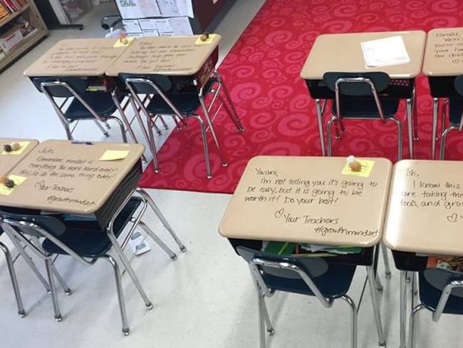 Profesora motiva a sus alumnos antes de los exámenes